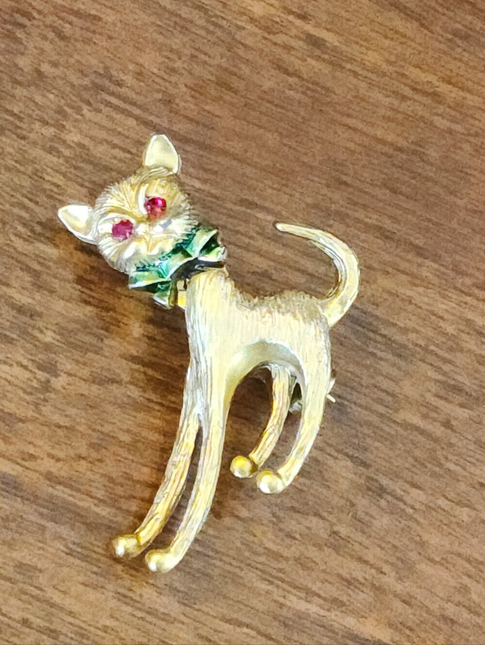 VTG Scaredy Cat Brushed Gold Tone Movable Head Red Rhinestone Eyes 1.5 Inches